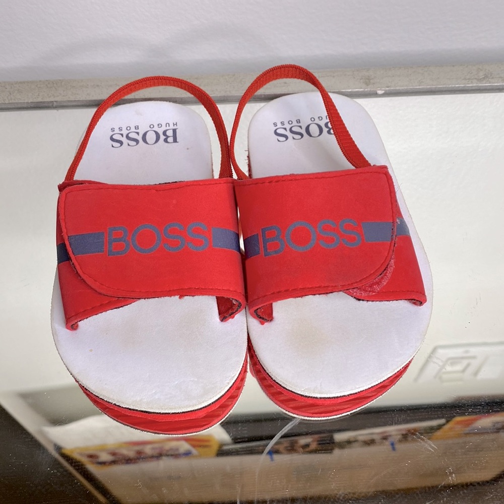 Hugo boss sandales size 5 for toddler